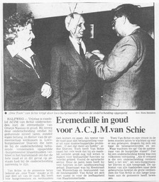 Knipsel Eremedaille in goud voor A.C.J.M van Schie